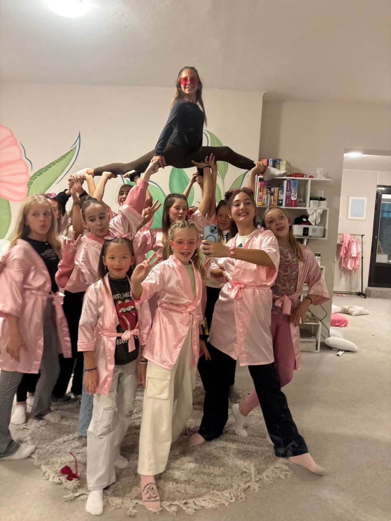 dream_play_igraonica_rodendani_sleepover_proslava_teren_spa_party_disco_karaoke_caj_pineli